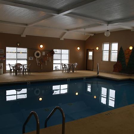 Gray Wolf Lodge Manistique Bagian luar foto