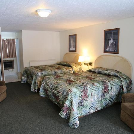 Gray Wolf Lodge Manistique Bagian luar foto