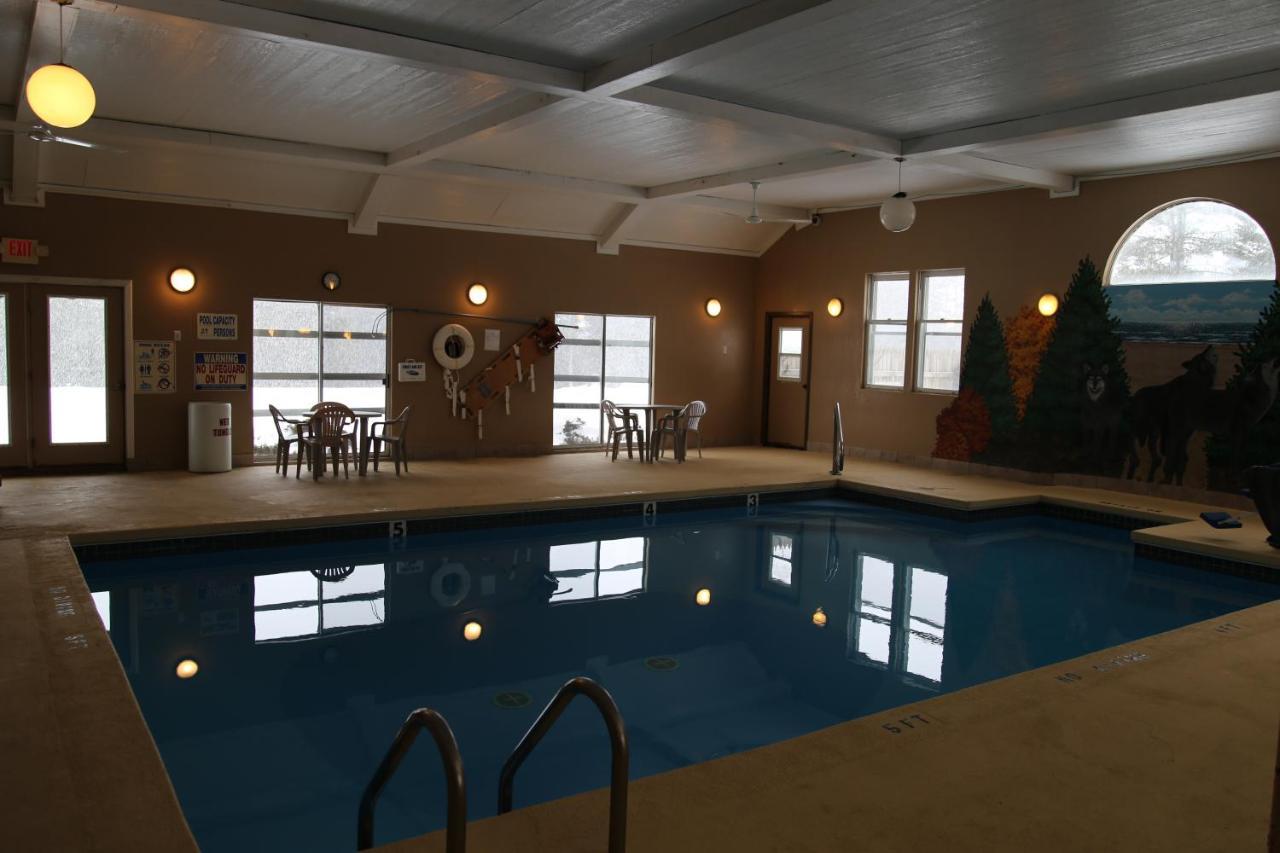 Gray Wolf Lodge Manistique Bagian luar foto
