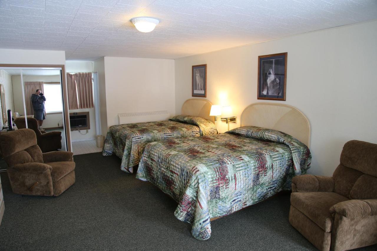 Gray Wolf Lodge Manistique Bagian luar foto