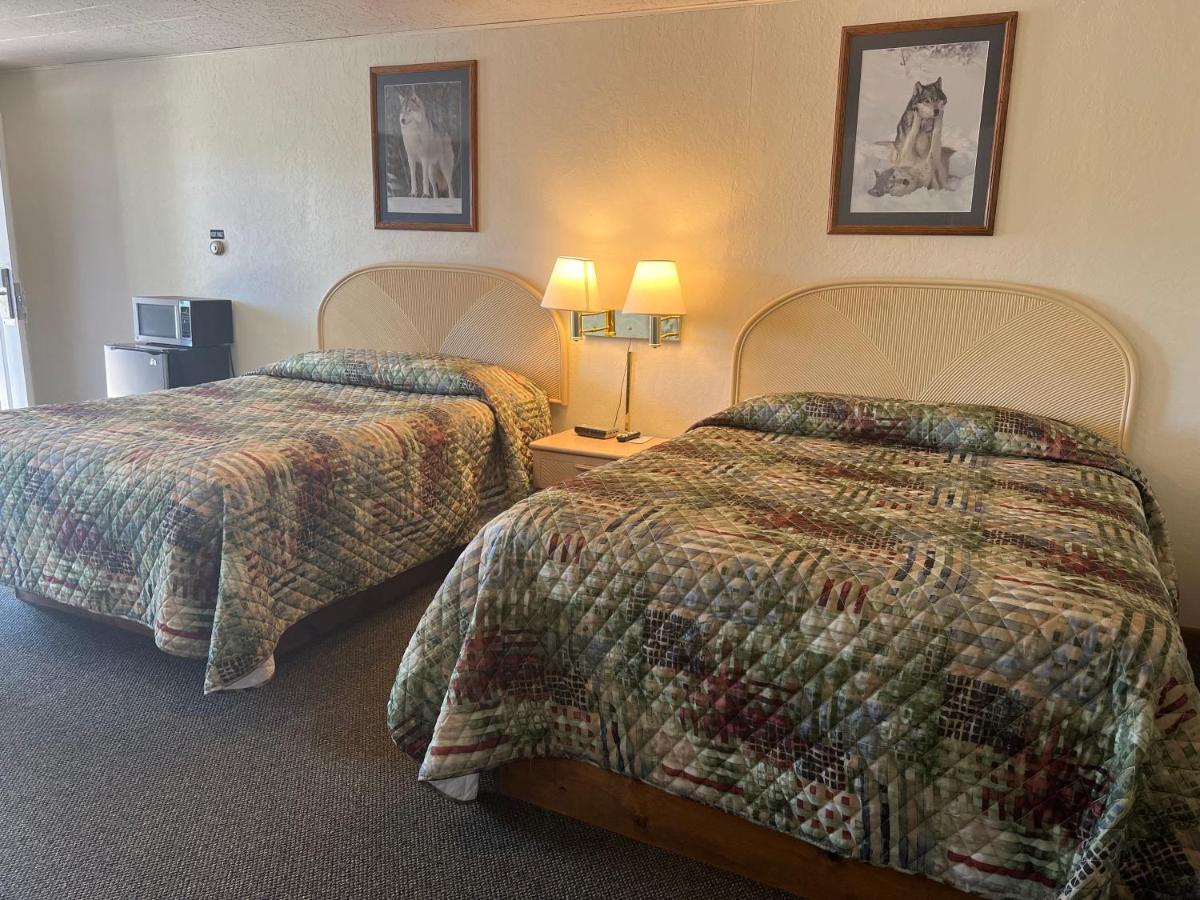 Gray Wolf Lodge Manistique Bagian luar foto