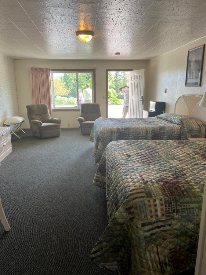 Gray Wolf Lodge Manistique Bagian luar foto