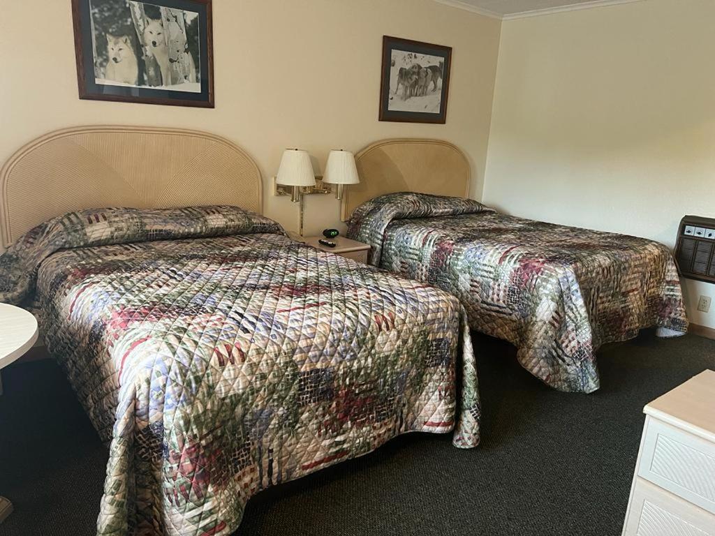 Gray Wolf Lodge Manistique Bagian luar foto